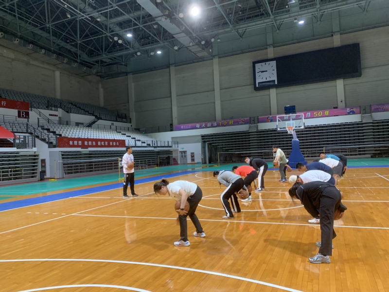 AC米兰在意大利杯1／8决赛中0-1不敌拉齐奥，终结13连胜，遭遇赛季首败。
